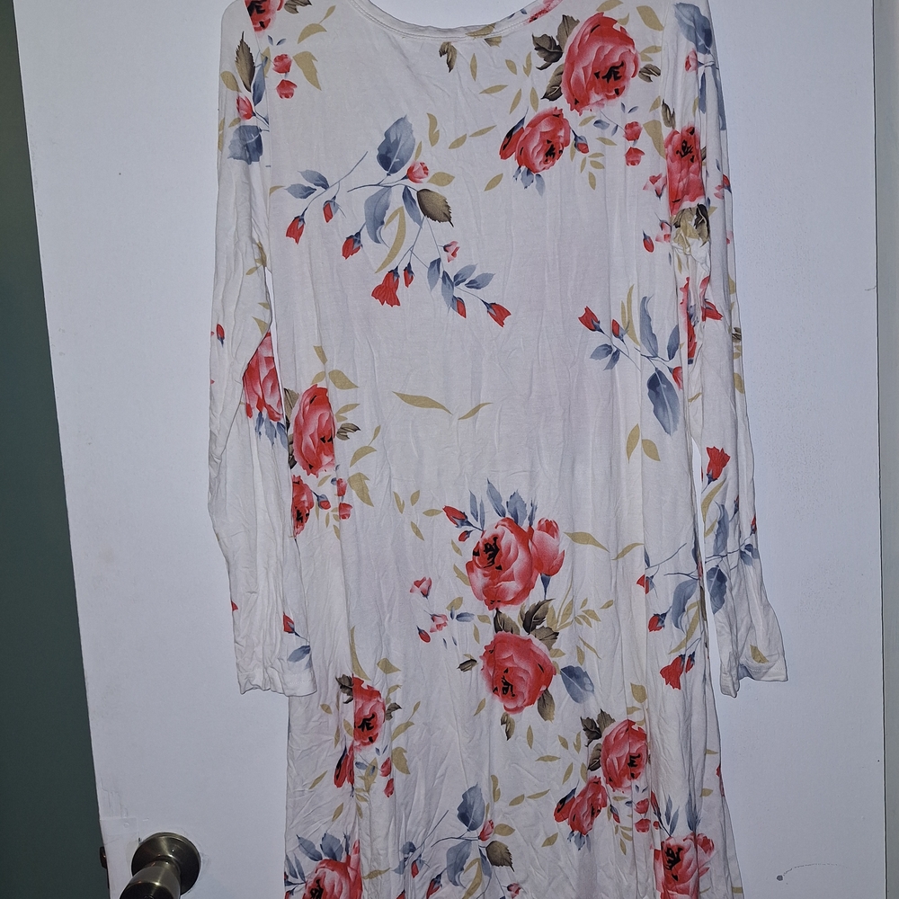 Floral Maxi Dress with Long Sleeves - White and Red - Picture 3 of 5